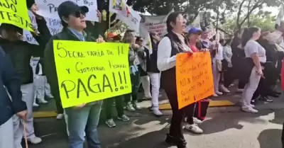 Trabajadores del sector salud marchan por insumos y medicinas; exigen acabe desa