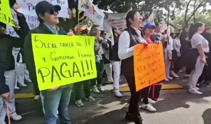 Trabajadores del sector salud marchan por insumos y medicinas; exigen acabe desa