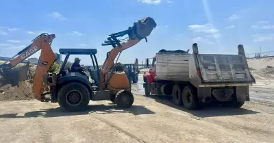 Trabajos de limpieza en la canalizacin del ro Tijuana