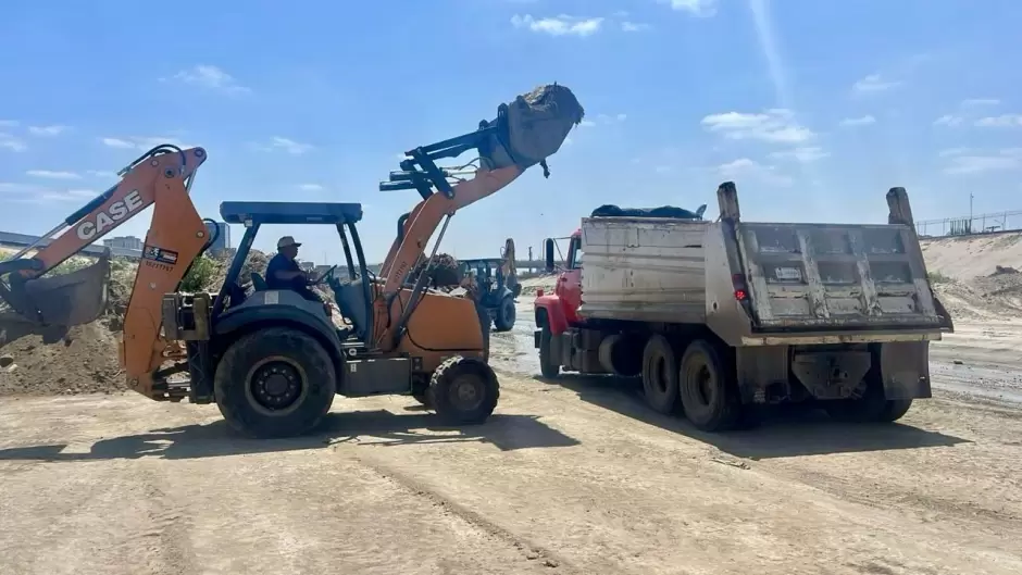 Trabajos de limpieza en la canalizacin del ro Tijuana
