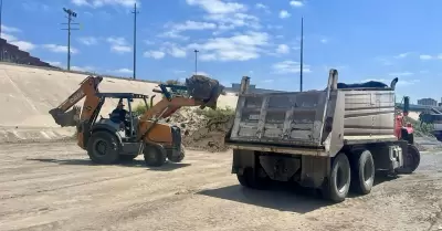 Trabajos de limpieza en la canalizacin del ro Tijuana