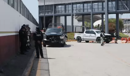 Enfrentan a elementos de la SSPC y a agentes aduanales "corruptos"