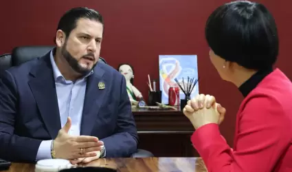 Ismael Burgueo con Cnsul General de la Repblica Popular China en Tijuana
