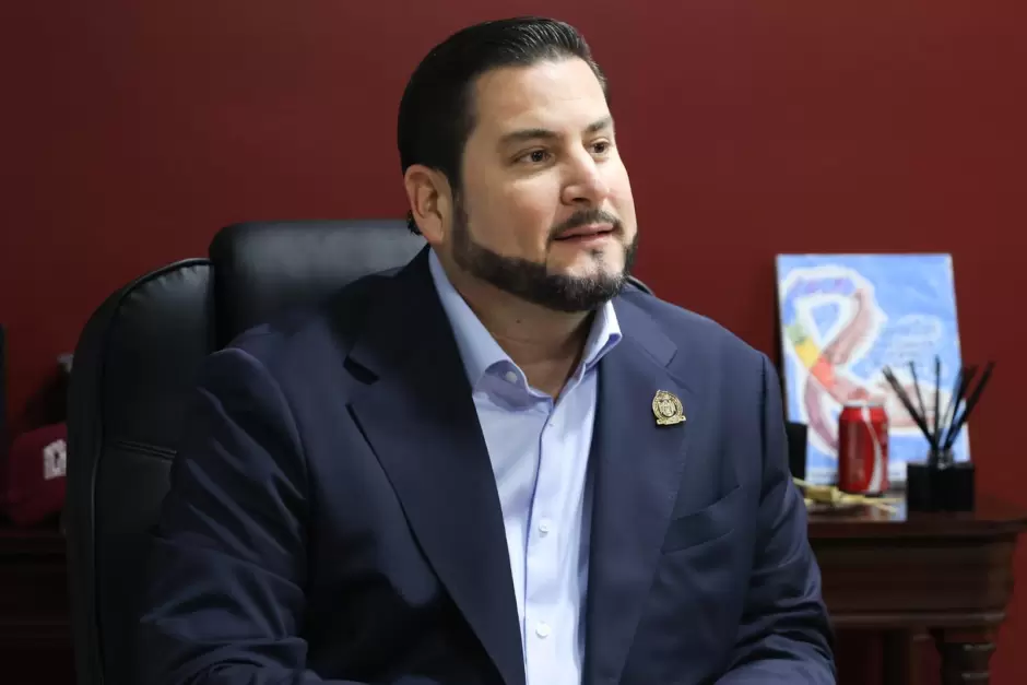 Ismael Burgueo con Cnsul General de la Repblica Popular China en Tijuana