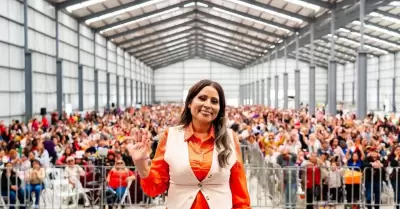 Festeja Claudia Agatón con Amor en Grande a 2 mil 500 mamás ensenadenses