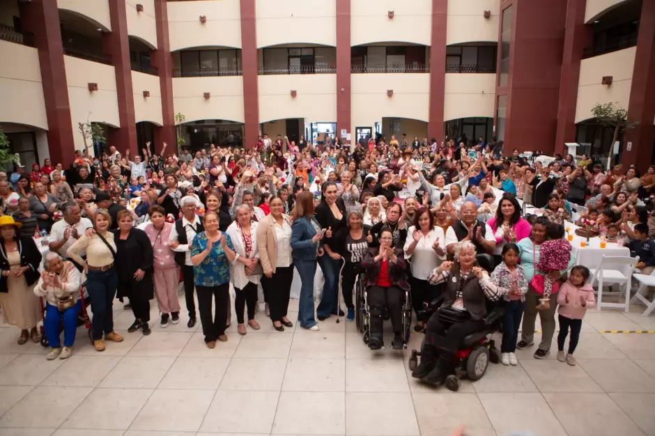 Celebran a las madres de Primo Tapia y Santa Anita