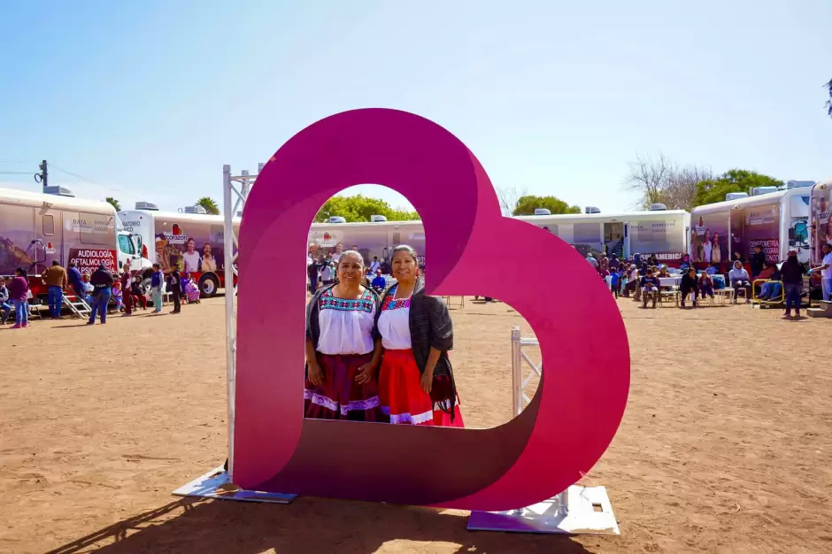 Entregan 6 mil apoyos funcionales de salud para las personas ms necesitadas