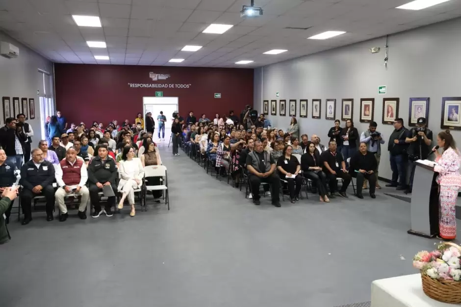 27 Aniversario de la Lnea de Intervencin en Crisis 075