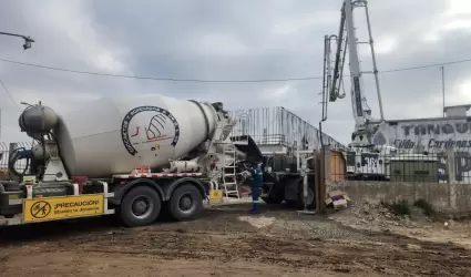Avance en obra de agua potable en el ej. Lzaro Crdenas
