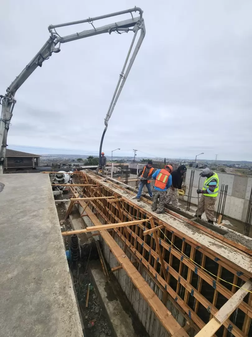 Avance en obra de agua potable en el ej. Lzaro Crdenas