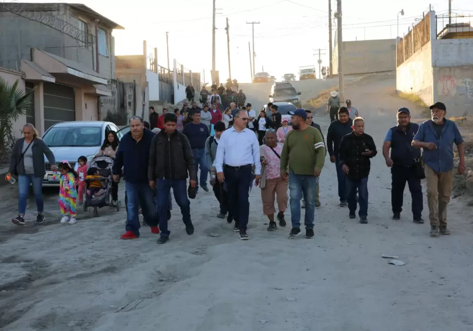 Avance en obra de agua potable en el ej. Lzaro Crdenas
