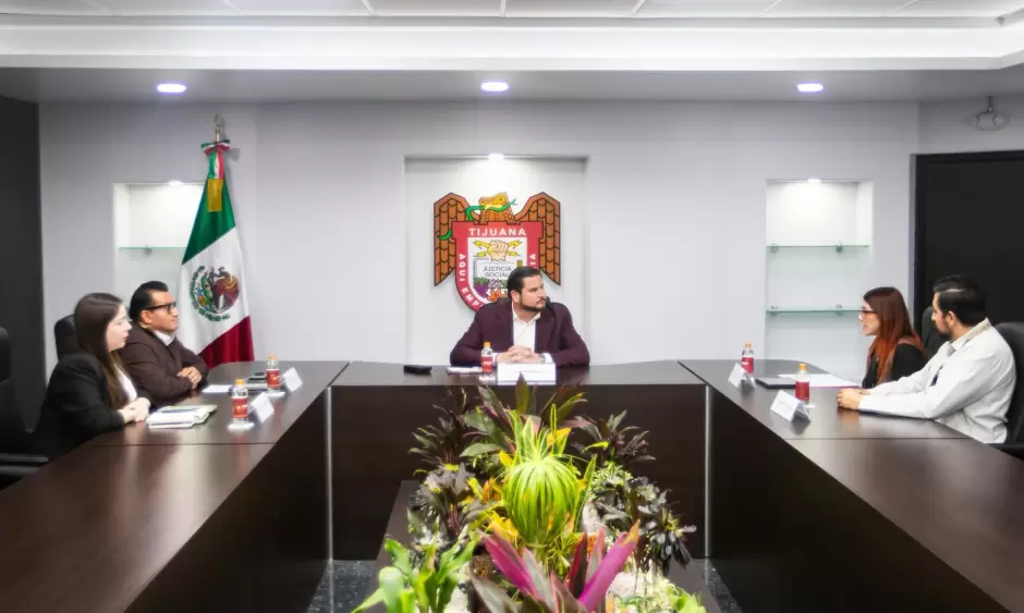 Firma Ismael Burgueo convenio con el INE