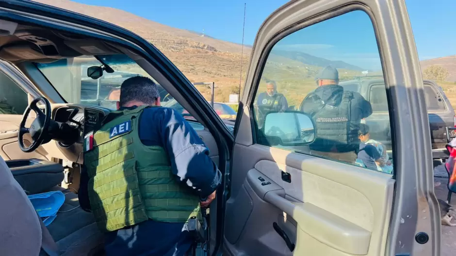 Vehculos asegurados durante cateo en investigacin por robo de vehculos