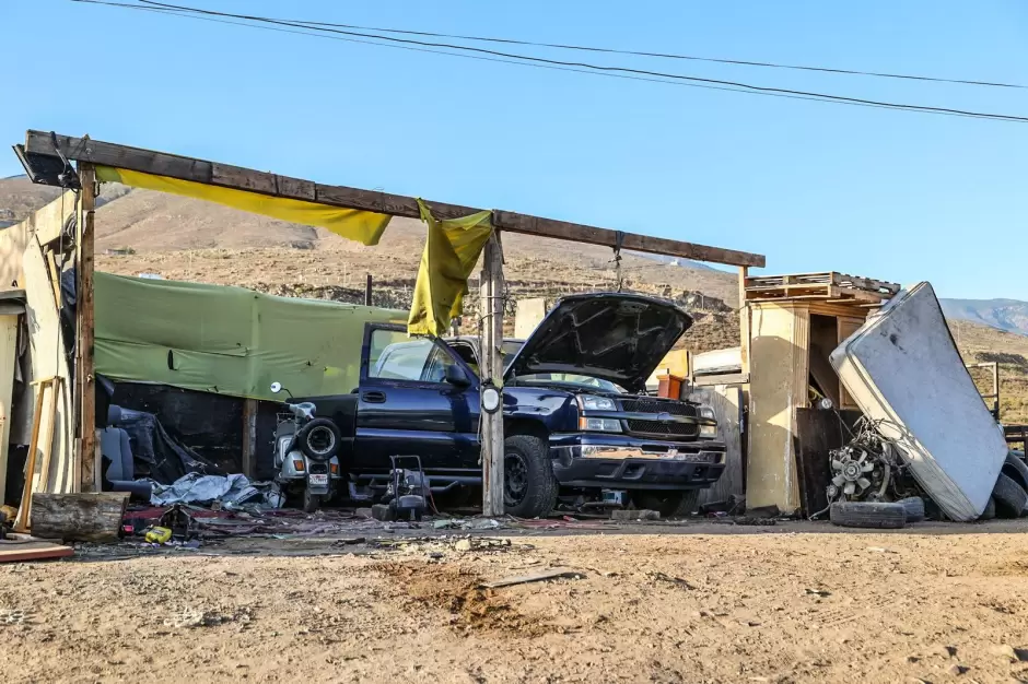 Vehculos asegurados durante cateo en investigacin por robo de vehculos