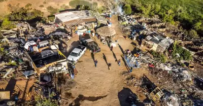 Vehculos asegurados durante cateo en investigacin por robo de vehculos