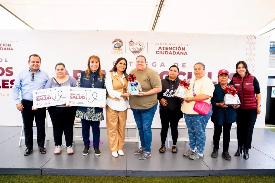 Entrega de apoyos sociales y productivos