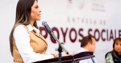 Entrega de apoyos sociales y productivos