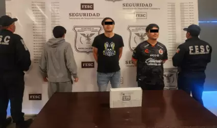 Asegurados en posesin de un arma corta en Tijuana