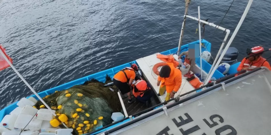 Personal Naval realiza evacuacin mdica en la mar