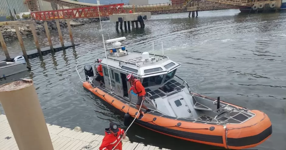 Personal Naval realiza evacuacin mdica en la mar