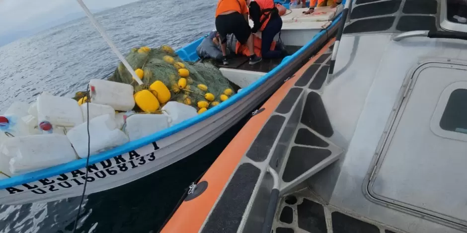 Personal Naval realiza evacuacin mdica en la mar