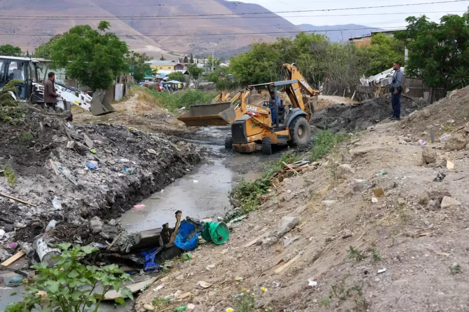 Limpieza de canal pluvial en Terrazas del Valle