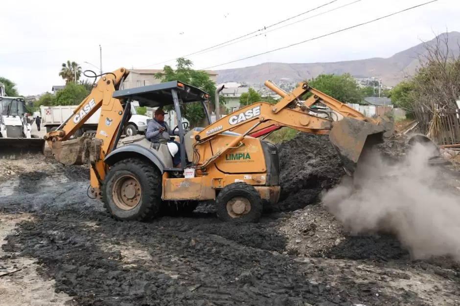 Limpieza de canal pluvial en Terrazas del Valle