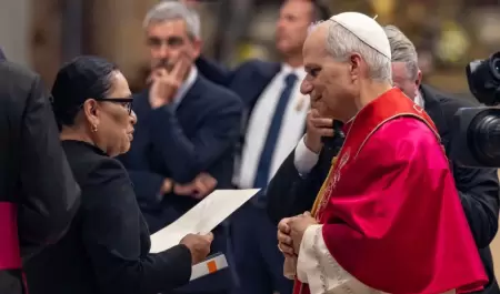 Rosa Icela Rodr�guez sostuvo breve encuentro con el papa Le�n XIV