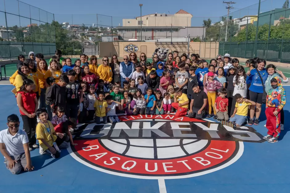 Reinauguran canchas deportivas del Club de Nios y Nias