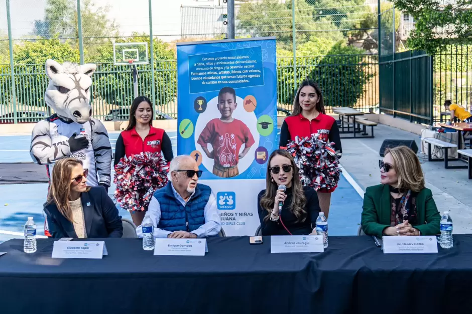 Reinauguran canchas deportivas del Club de Nios y Nias