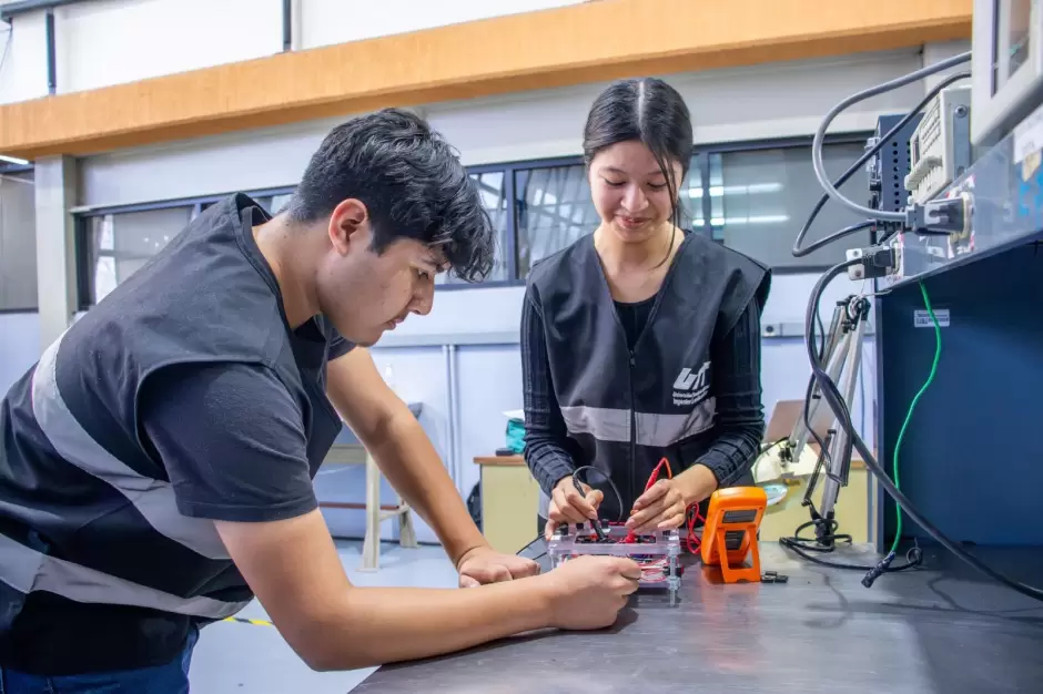 Convocatoria para Ingeniera en Semiconductores