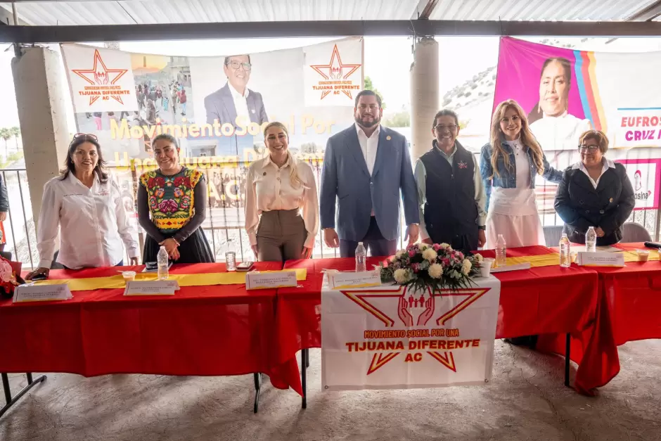 Festeja Ismael Burgueo a madres lideresas de la Zona Este