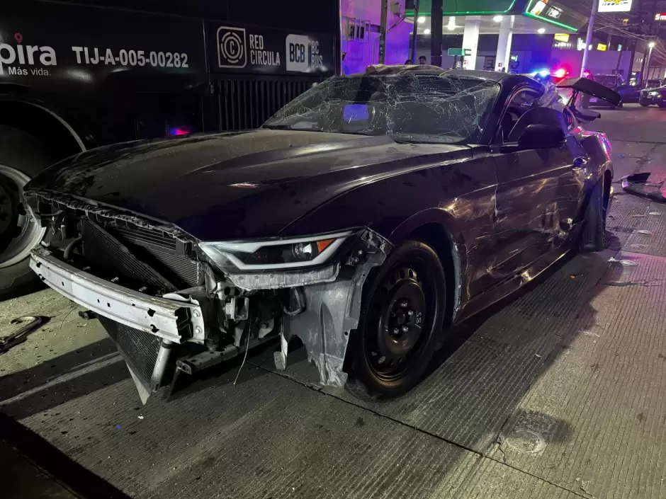 Choque entre camin del transporte pblico y vehculos particulares dej cuatro lesionados en Bulevar Salinas