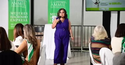 Charla especializada sobre calidad y liderazgo empresarial