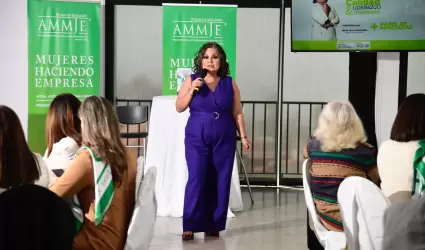 Charla especializada sobre calidad y liderazgo empresarial