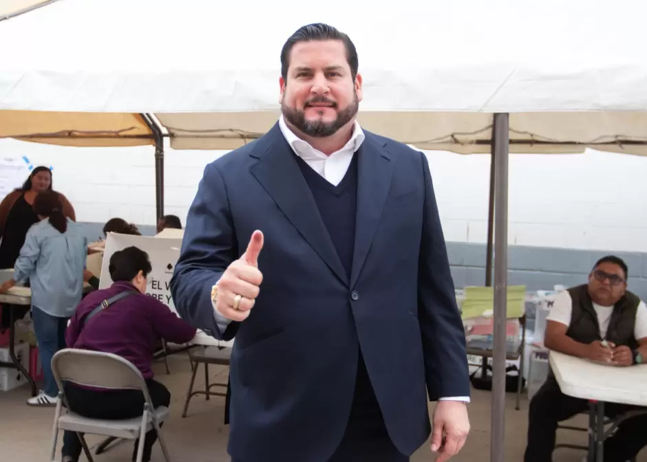 Emite Ismael Burgueo su voto en las elecciones del Poder Judicial