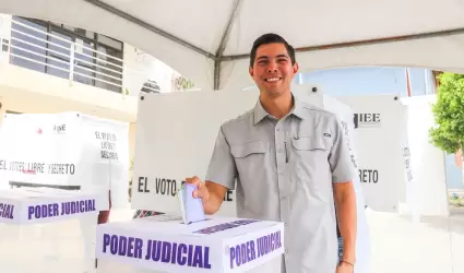 Alcalde Romn Cota emite su voto
