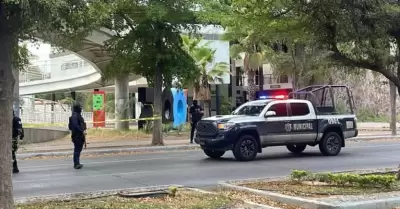 Dejan cabeza humana frente a zoológico de Culiacán