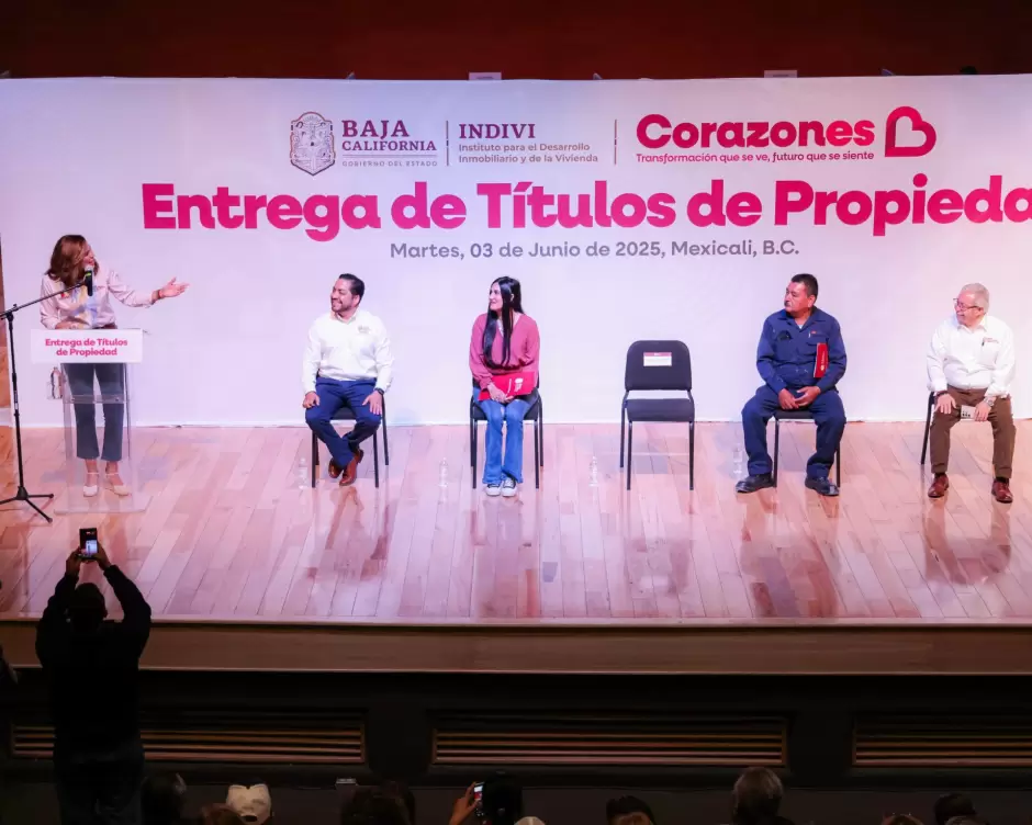 Aseguran su patrimonio ms de 17 mil familias con ttulos de propiedad en gobierno de Marina del Pilar