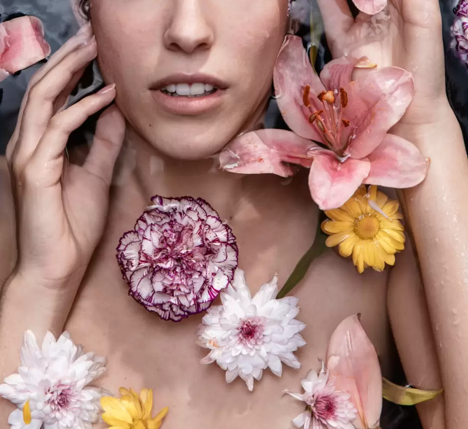 Los perfumes ctricos transmiten frescura y ligereza, ideales para climas clidos y uso diario por su versatilidad.