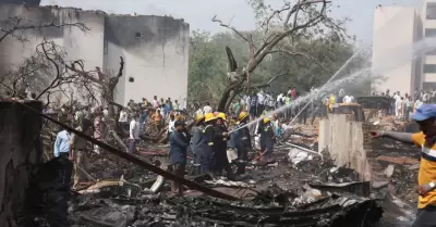 Pasajero sale con vida y caminando tras accidente mortal del avin de Air India