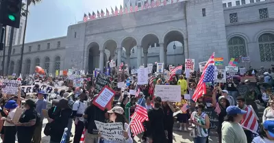Miles protestan en Los Ángeles contra redadas migratorias y militarización del p