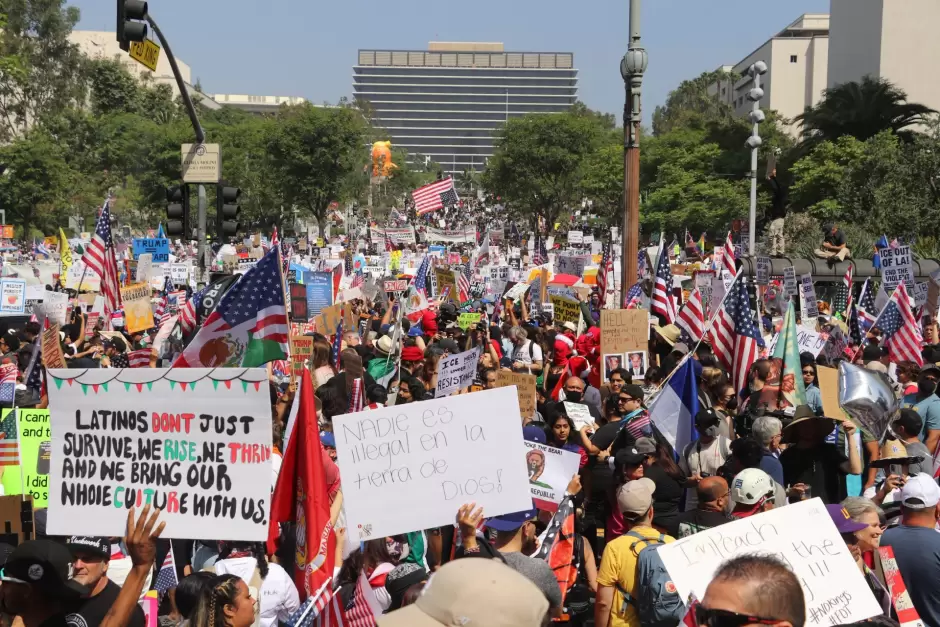Miles protestan en Los ngeles contra redadas migratorias y militarizacin del pas