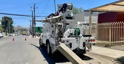 Restablecen energía tras accidente