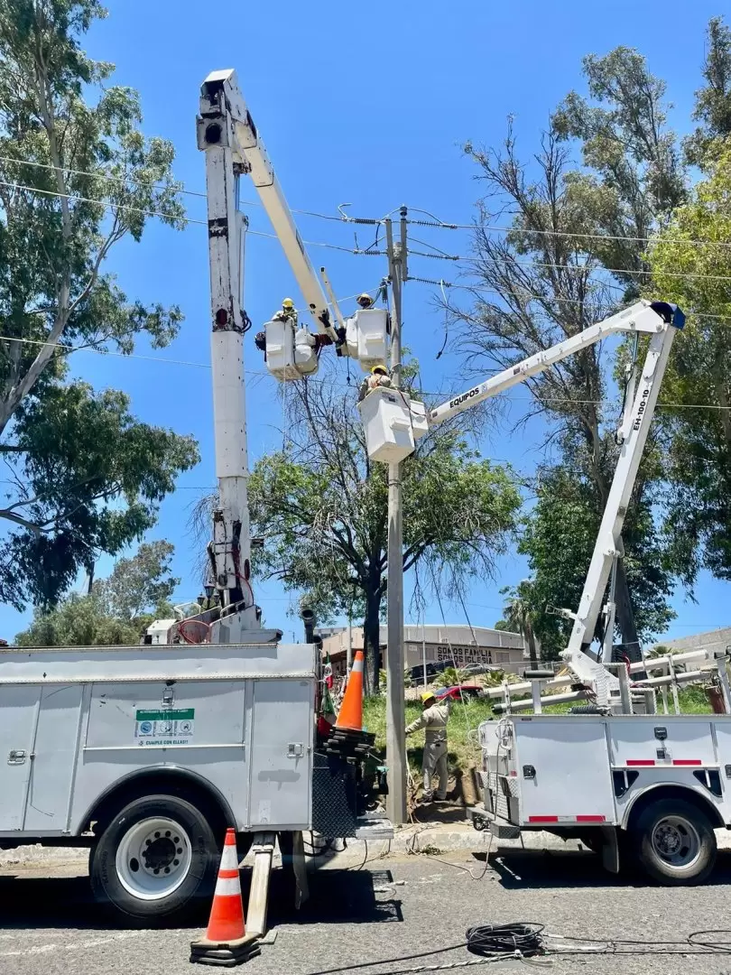 Restablecen energa tras accidente