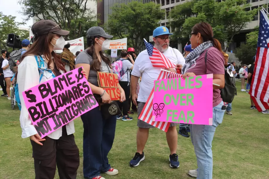 Protesta en Los ngeles contra redadas migratorias y militarizacin de EEUU