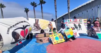 Migrantes exigen en Tijuana que INM reanude emisiones de tarjetas de visitante p