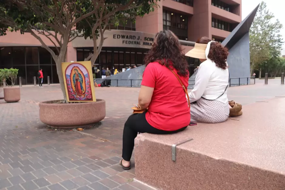 Misa y oracin ante audiencias de deportacin en San Diego