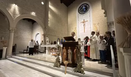 Misa y oracin ante audiencias de deportacin en San Diego