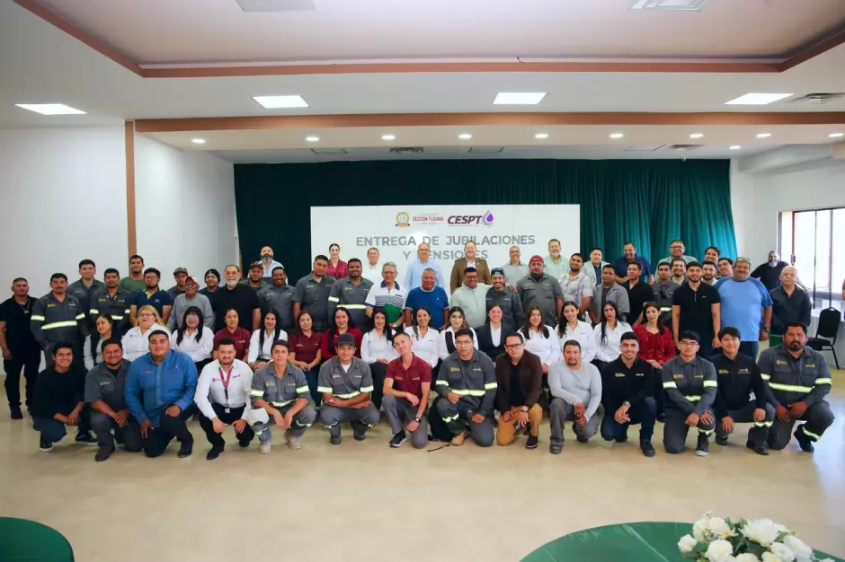 Entregan jubilaciones y pensiones a personal de la paraestatal